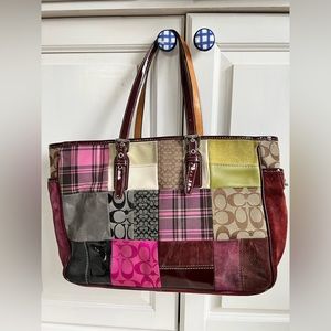 Coach beautiful patchwork print pocket book / shoulder tote bag